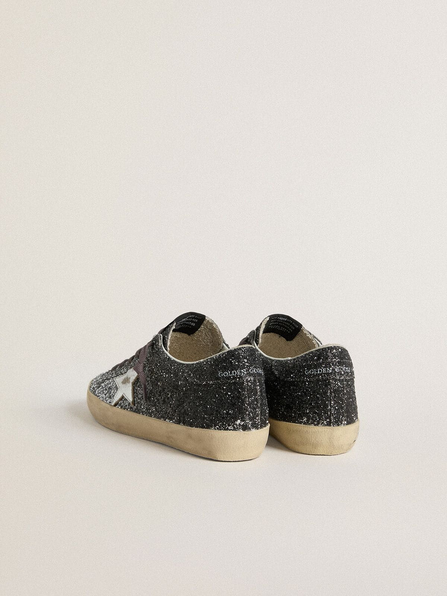 dames superster met glitter op het bovenwerk en zilverkleurige metallic leren ster.