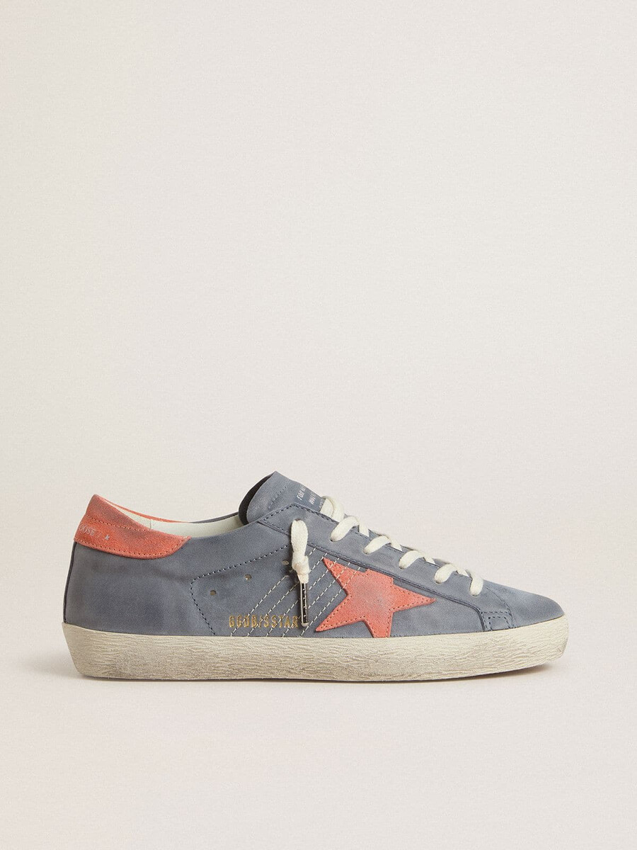 dames super star in blauw nubuck met roze suède ster en hielstuk.