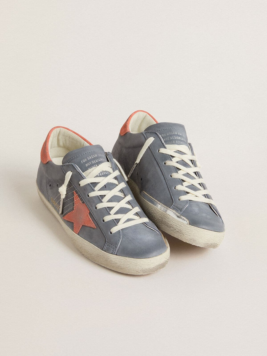dames super star in blauw nubuck met roze suède ster en hielstuk.
