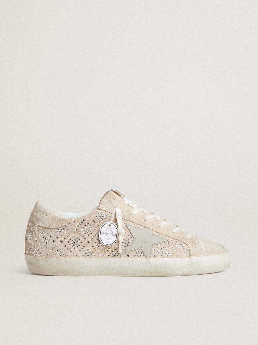 dames super-star ltd in suède met swarovski-kristallen en een ijsgrijze leren ster.