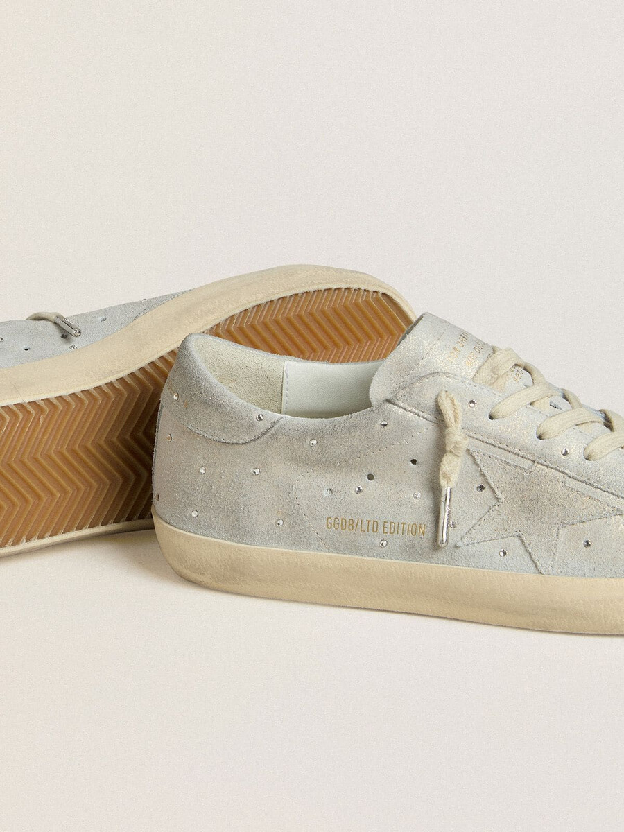 dames super-star ltd in platina suède en swarovski-kristallen met platina suède ster