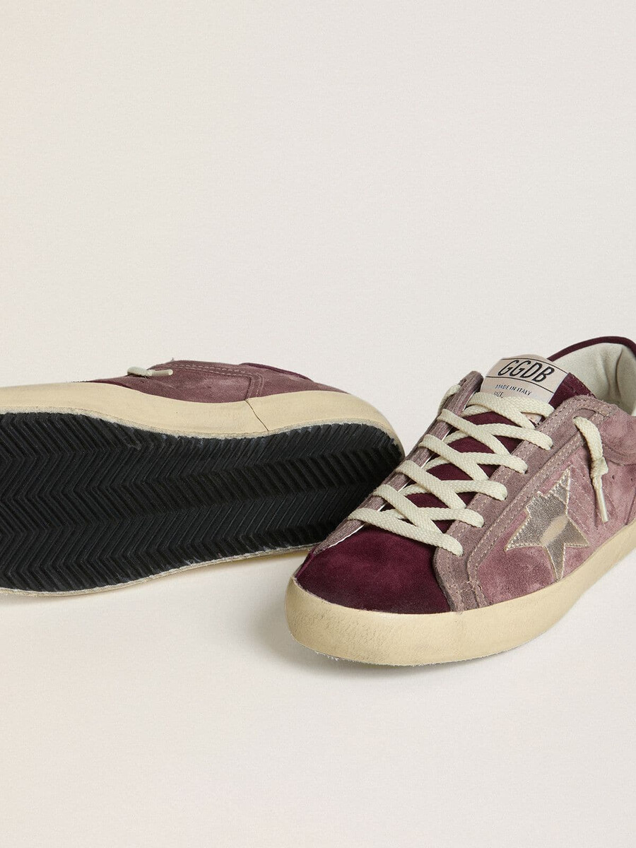 dames super-star ltd in lila suède met zilverkleurige metallic leren ster en suède hielstuk.