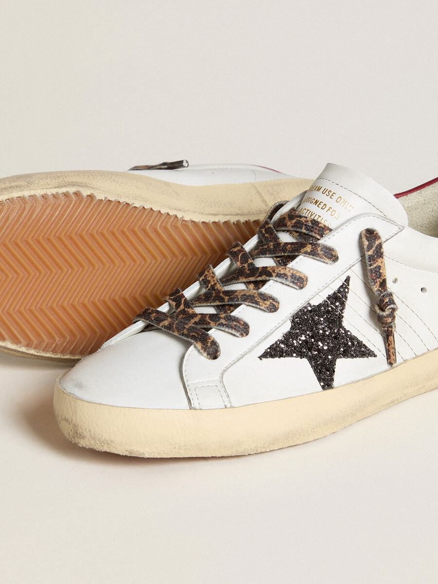 dames super-star in nappaleer met glitterster en rode nappaleren hielband.