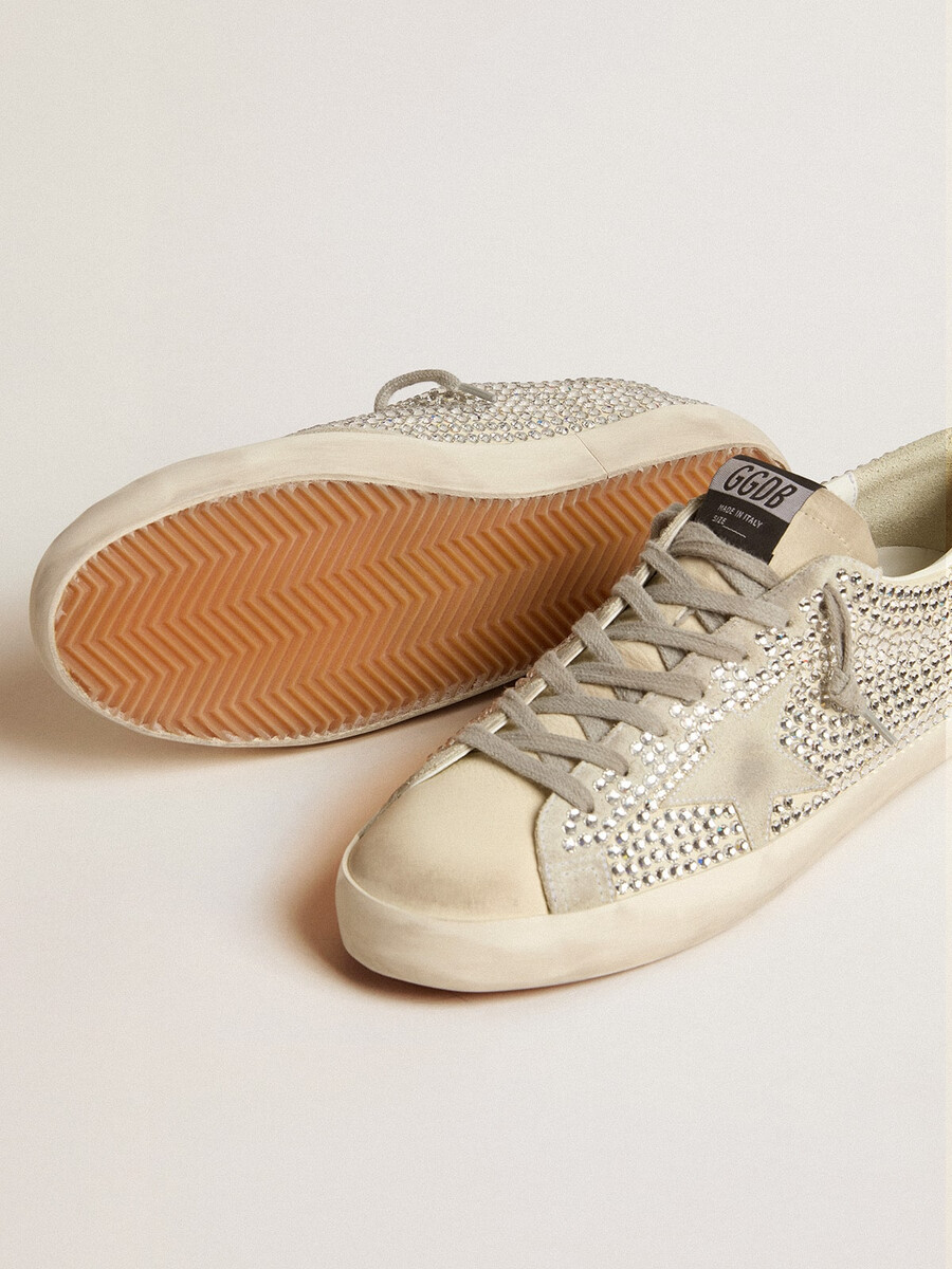 superster van nubuck met swarovski-kristallen en een ster van ijsgrijs suède.