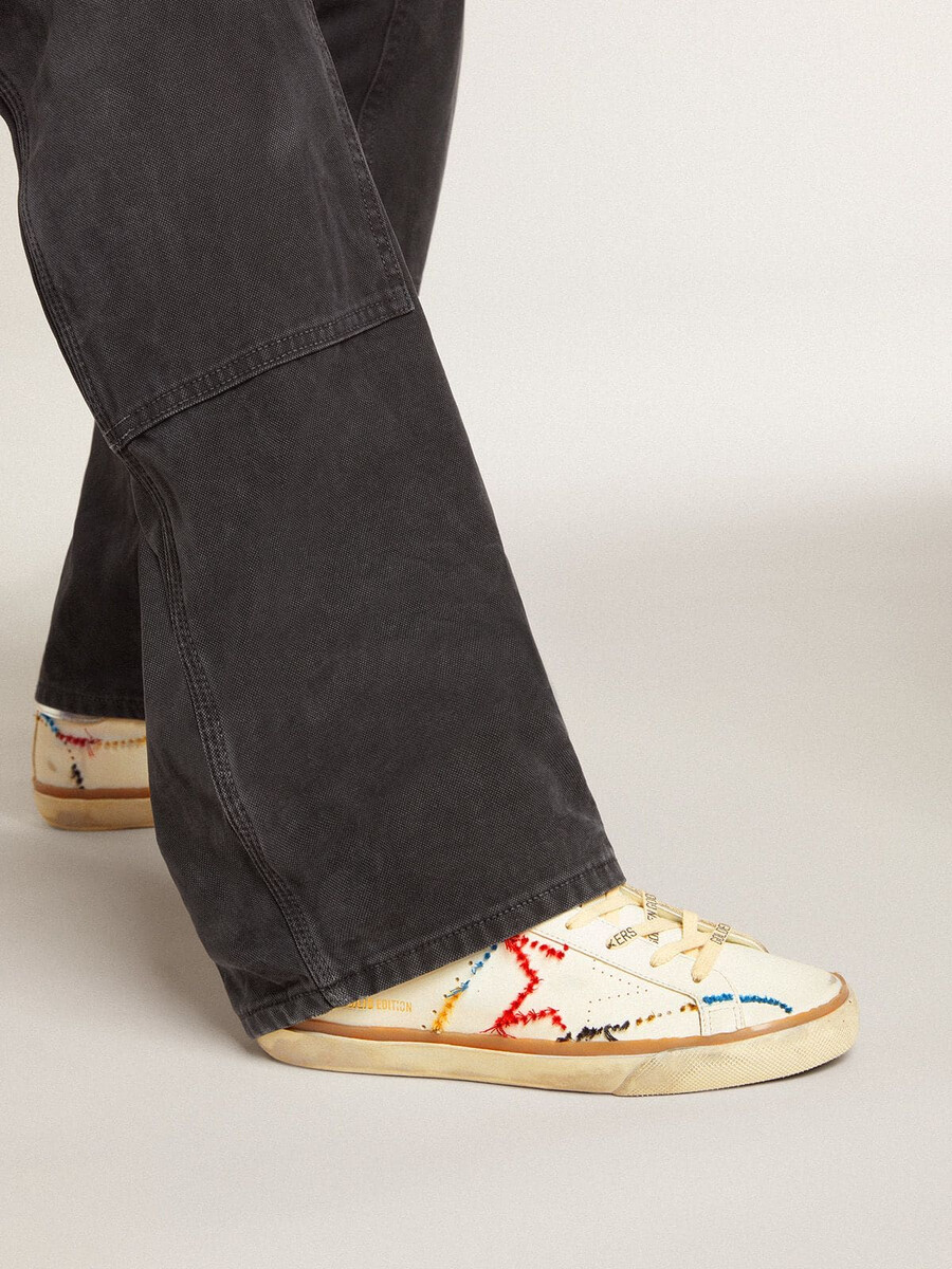 dames super-star ltd met geperforeerde ster en metallic leren hielstuk.
