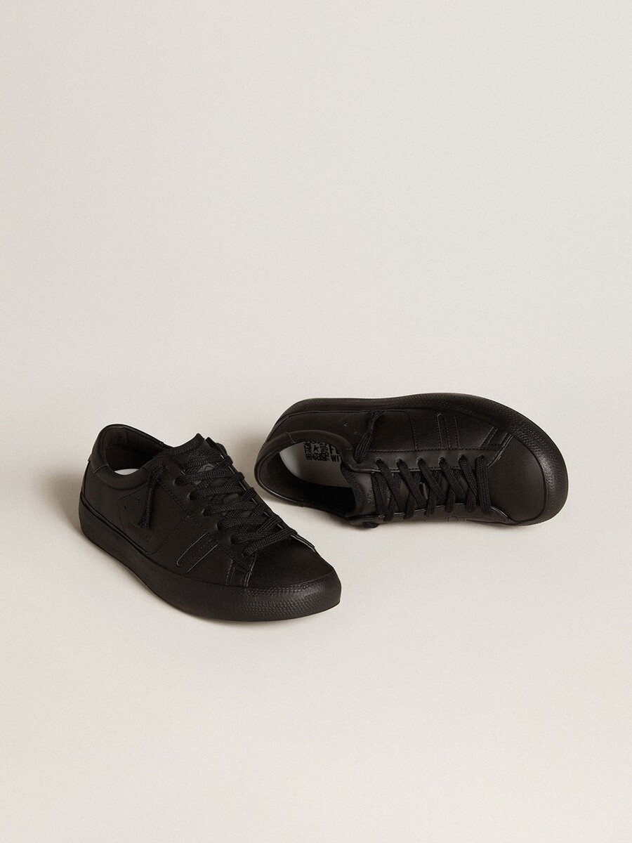 yatay model 1b duurzame sneakers met bovenwerk van biobased materiaal en zwarte y-vormige details.