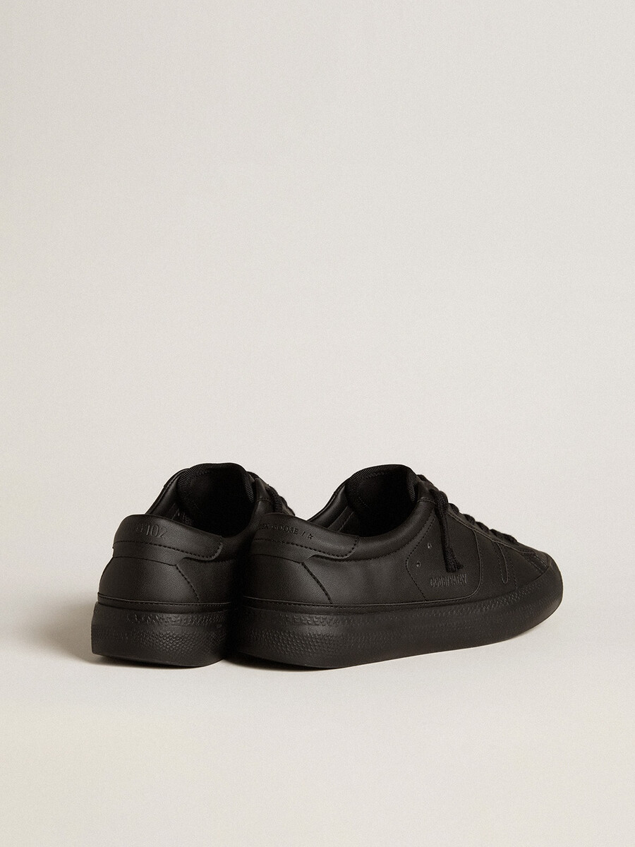 yatay model 1b duurzame sneakers met bovenwerk van biobased materiaal en zwarte y-vormige details.
