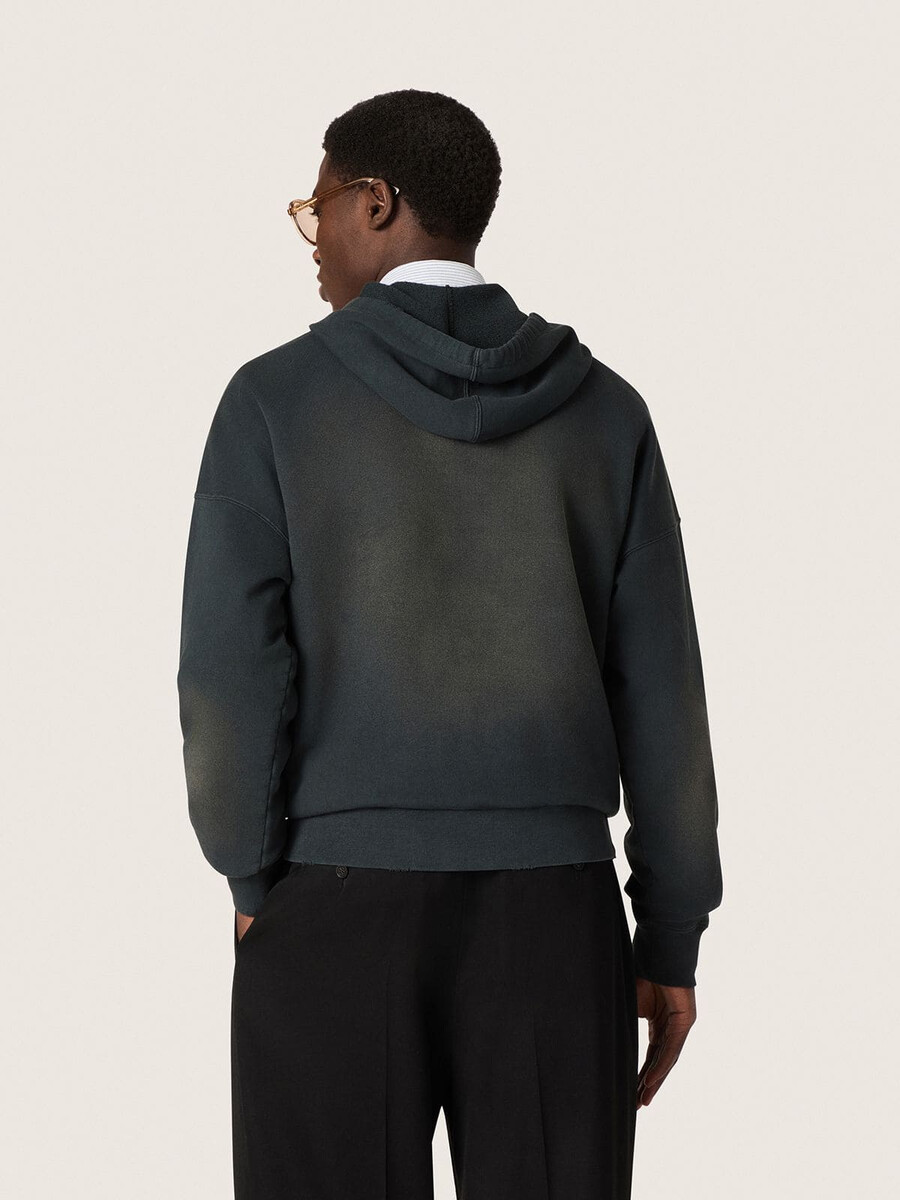 unisex hoodie van zwart katoen met een gebleekt effect.