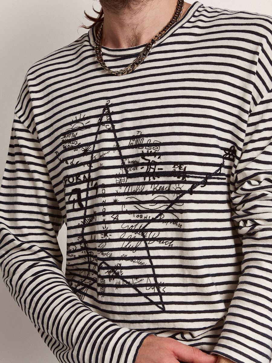 heren t-shirt met witte en blauwe strepen en borduurwerk op de voorkant.