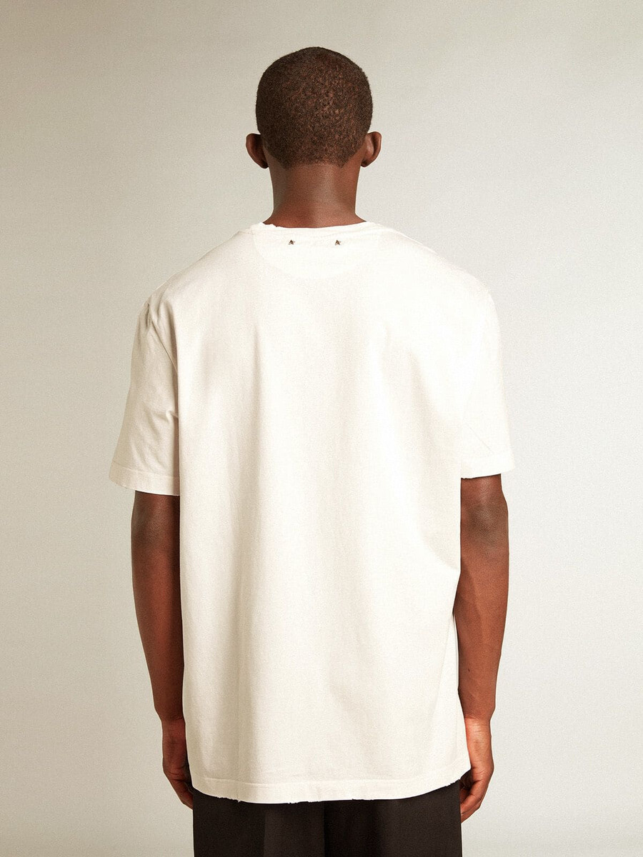 wit heren-t-shirt met een verwassen look.