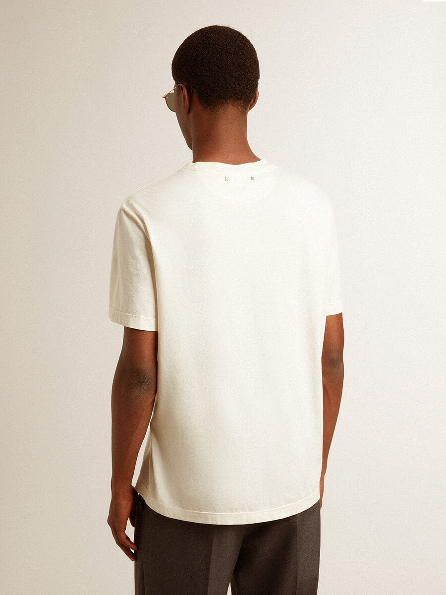 heren t-shirt van katoen in verouderd wit met print op het hart.