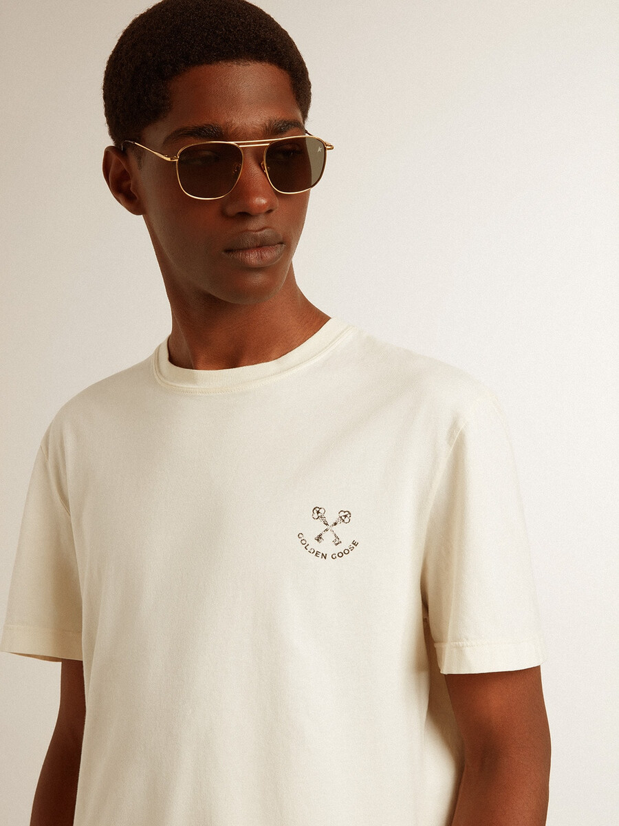 heren t-shirt van katoen in verouderd wit met print op het hart.