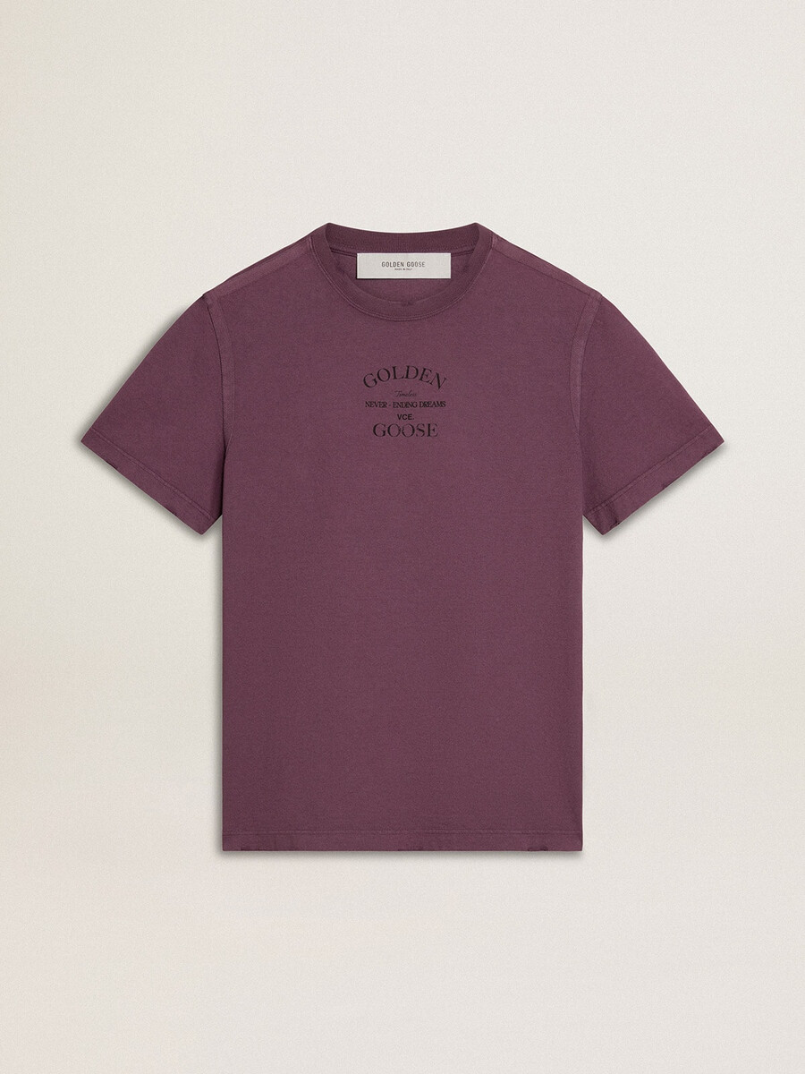 heren t-shirt van katoen in een verwassen paarse kleur met logo-opdruk.