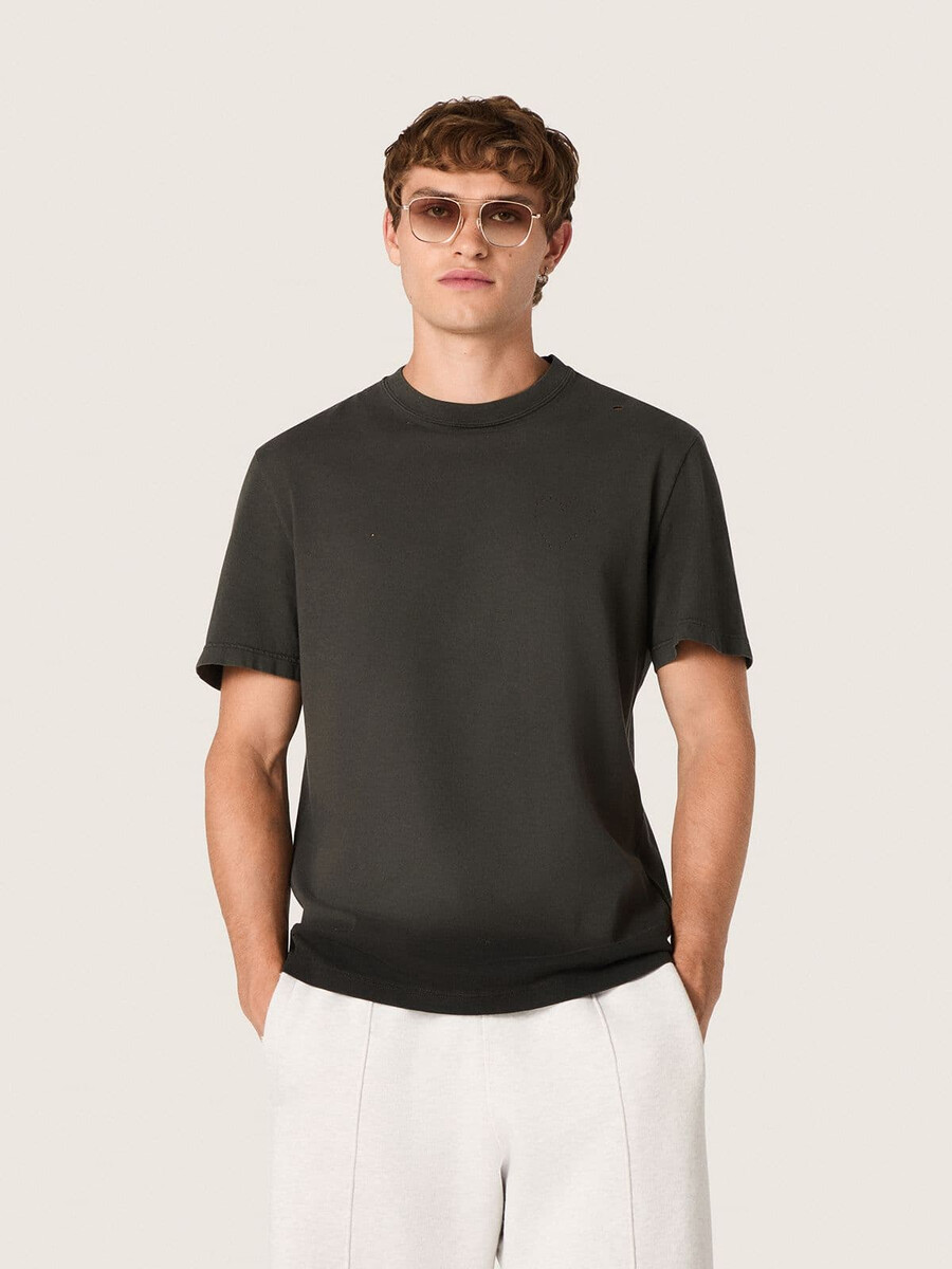heren t-shirt van antracietkleurige katoenen jersey met geperforeerd hart.