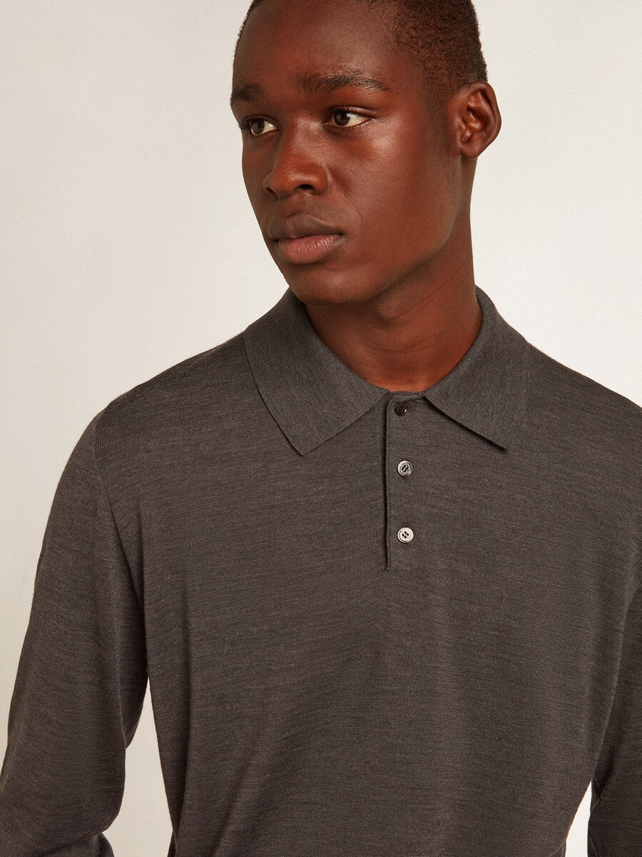 polo shirt met lange mouwen voor heren gemaakt van grijze merinowol.