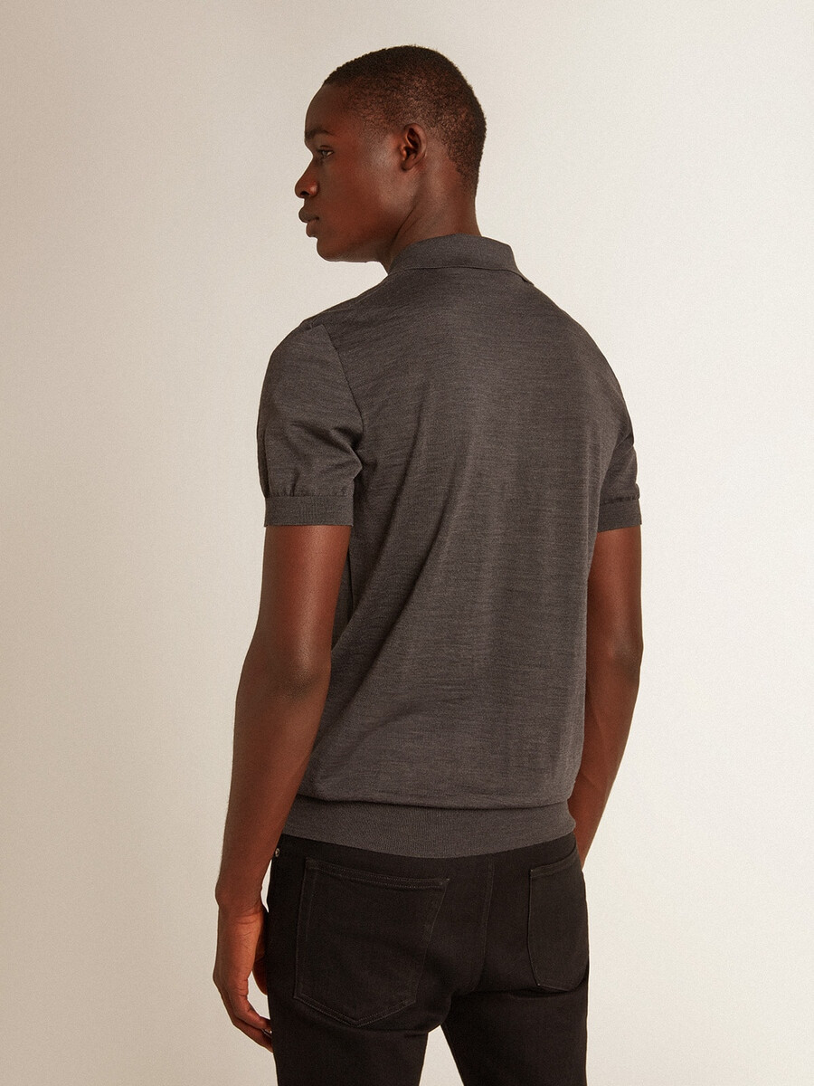 polo shirt met korte mouwen voor heren gemaakt van grijze merinowol.