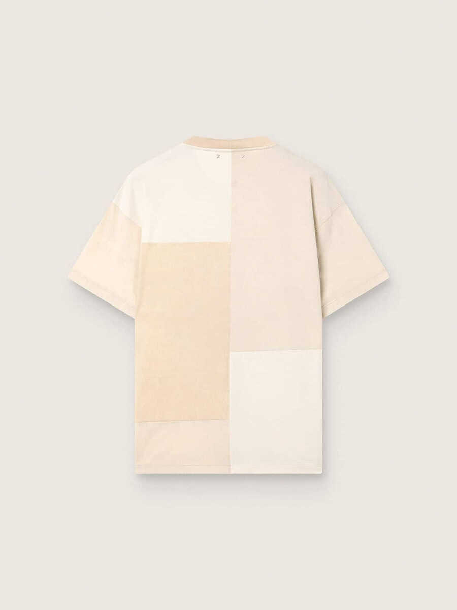 heren t-shirt van katoenen jersey met een wit en beige patchwork-effect.