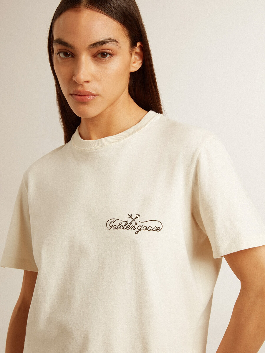 dames t-shirt in verouderd wit met logo op de borst