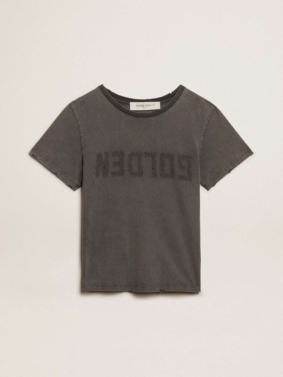 een nauwsluitend t-shirt met een verwassen look in antracietgrijs.