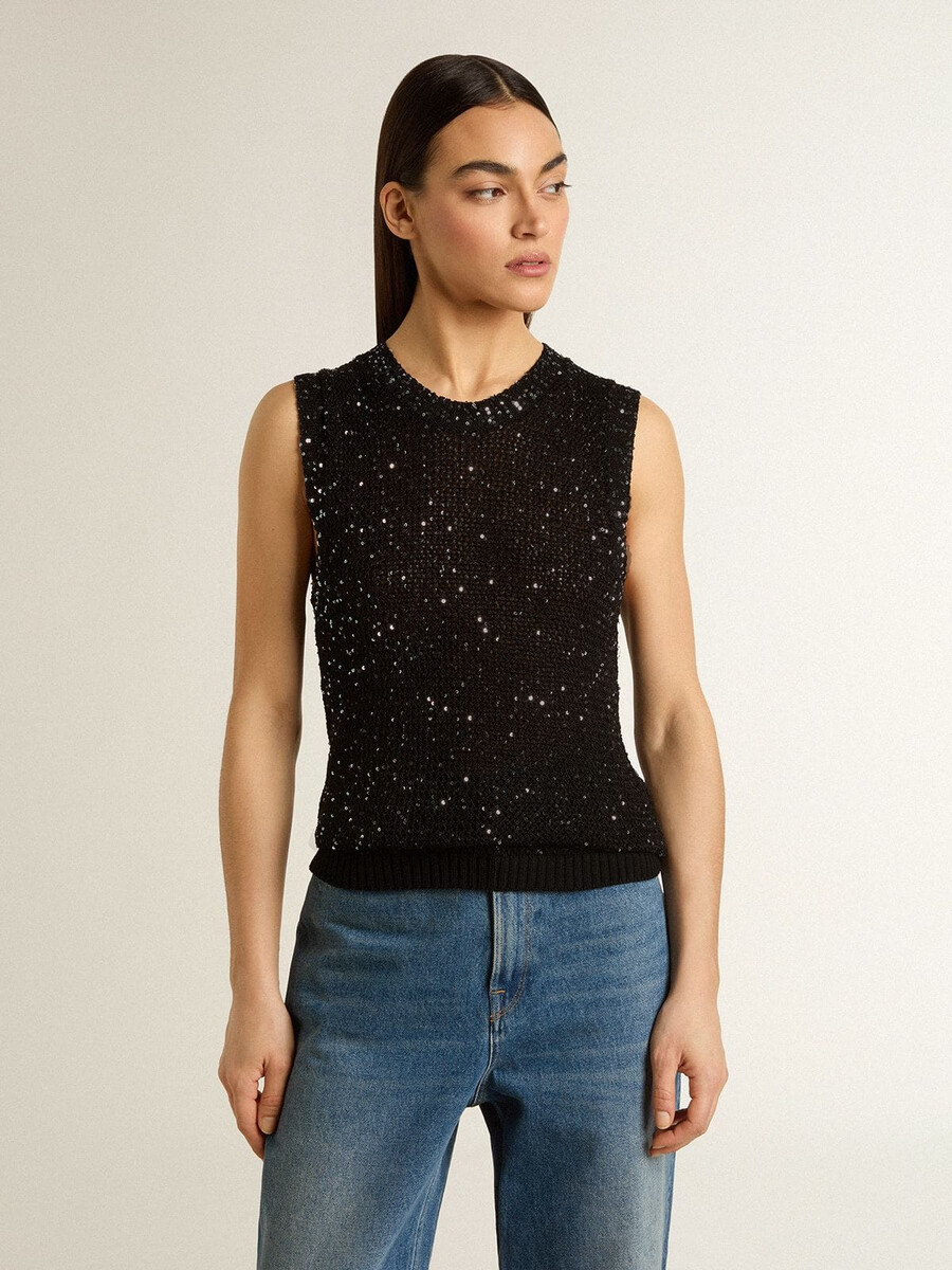 zwarte top van mesh-stof met pailletten en contrasterende details.
