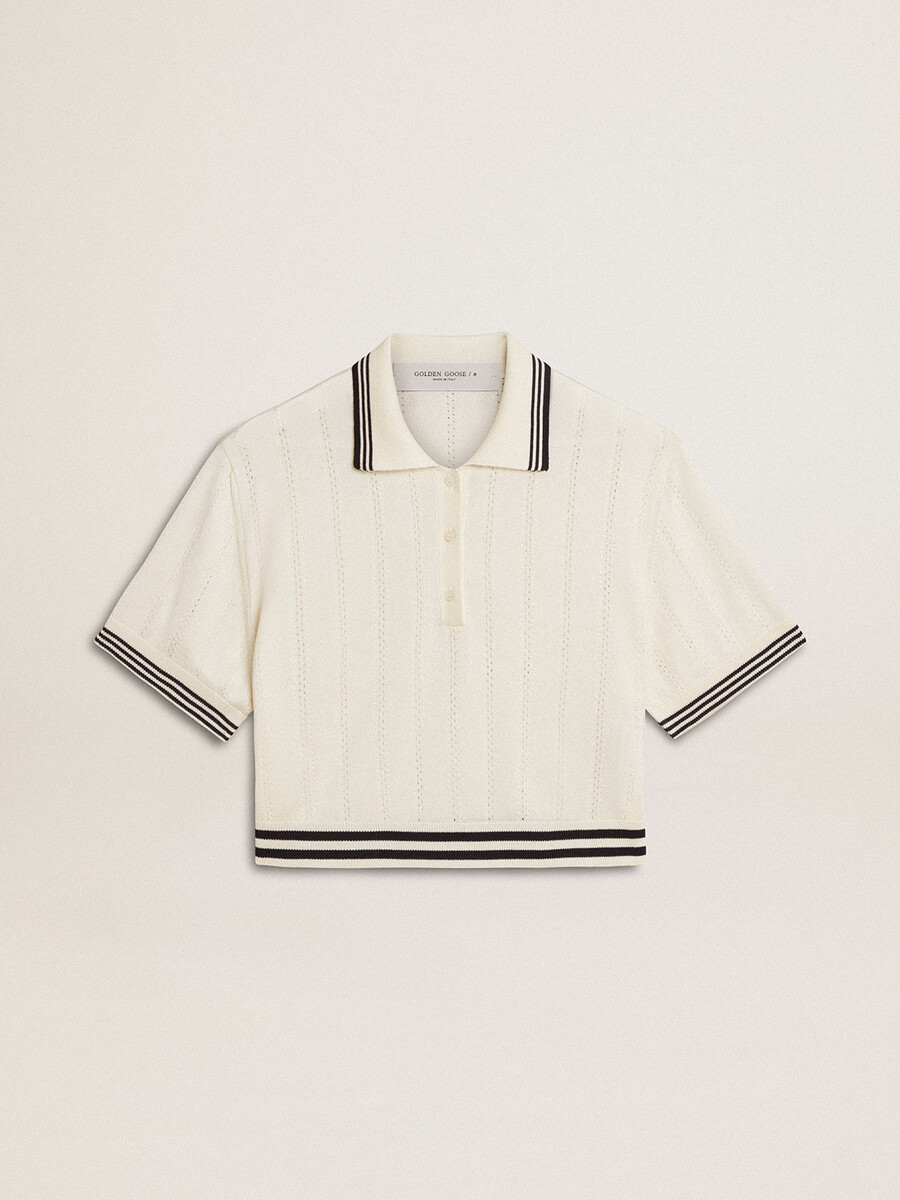 korte versleten witte katoenen poloshirt voor dames met blauwe ribbels.