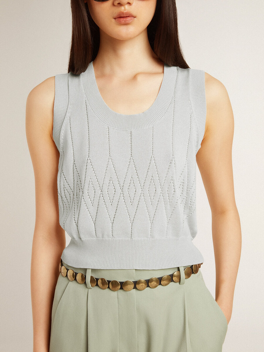 mouwloze tanktop voor dames in lichtblauwe gebreide stof.