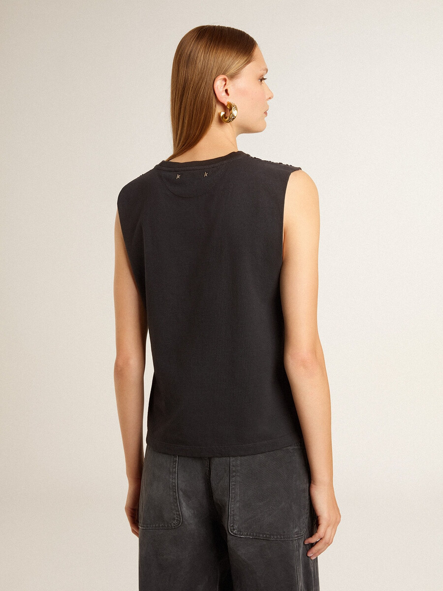 mouwloos t-shirt in versleten zwart met ton-sur-ton kleurverloopborduurwerk.