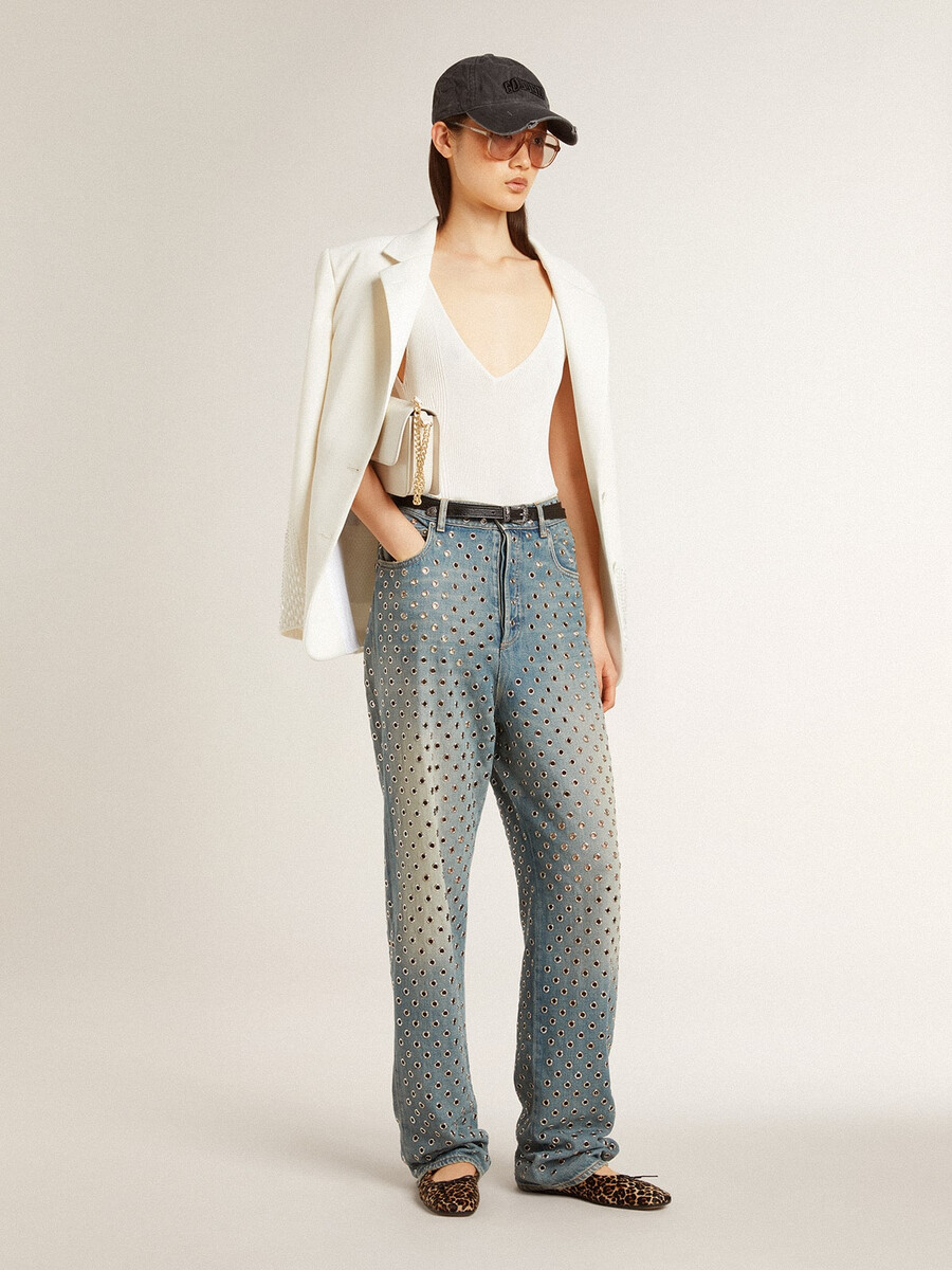 mouwloze top geborduurd met versleten witte ribbels.