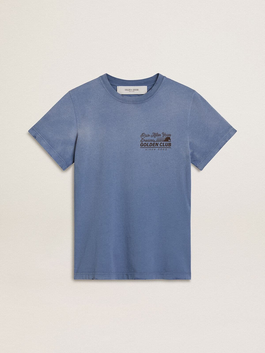dames t-shirt in lichtblauw met een vervaagde look en een print op de borst.