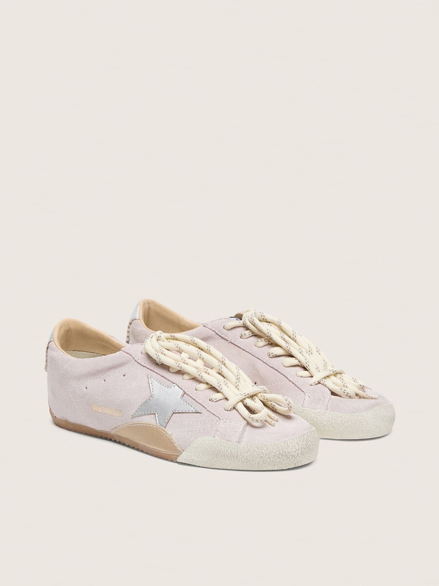 dames true-star in pastelroze suède met zilveren ster en hielstuk.