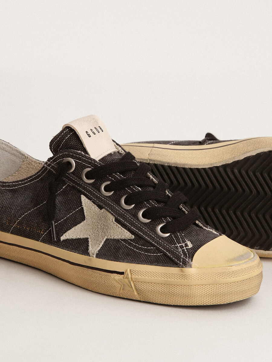 heren v-star in zwart canvas met ijsgrijze ster en hak.