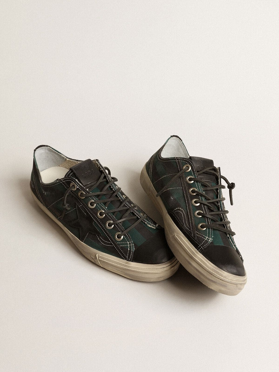 heren v-star in zwart en groen gestreept canvas met zwarte leren ster en neus.