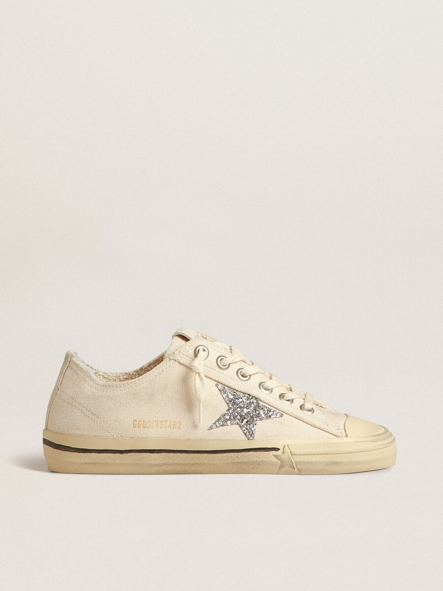 v-ster in beige canvas met een zilveren glitterster.
