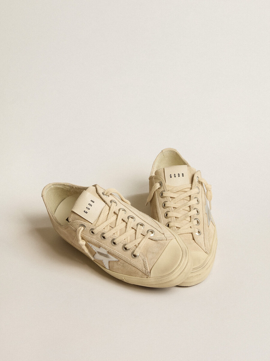 dames v-star in parelmoer suède met zilverkleurige metallic leren ster