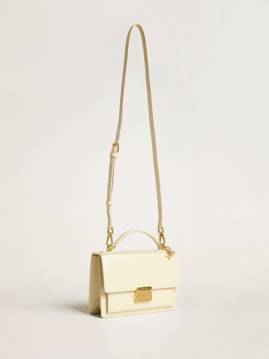venezia-tas van boterkleurig geribbeld leer met dubbele hanger.